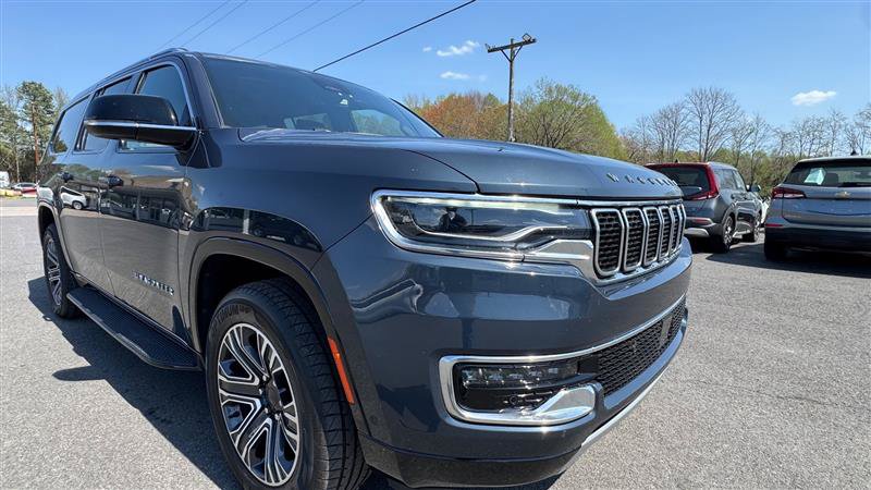 Used 2024 Jeep Wagoneer L Series II w/ Flexible Seating Group RWD image 23