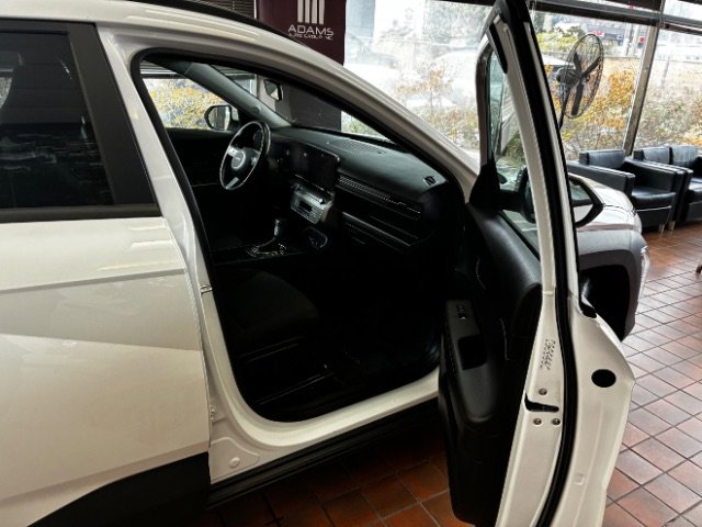 Used 2024 Hyundai Kona SEL image 32