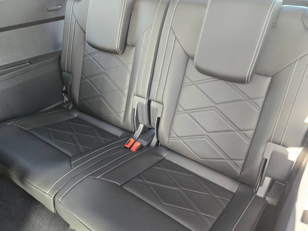 Certified 2026 Volkswagen Atlas SE FWD image 12