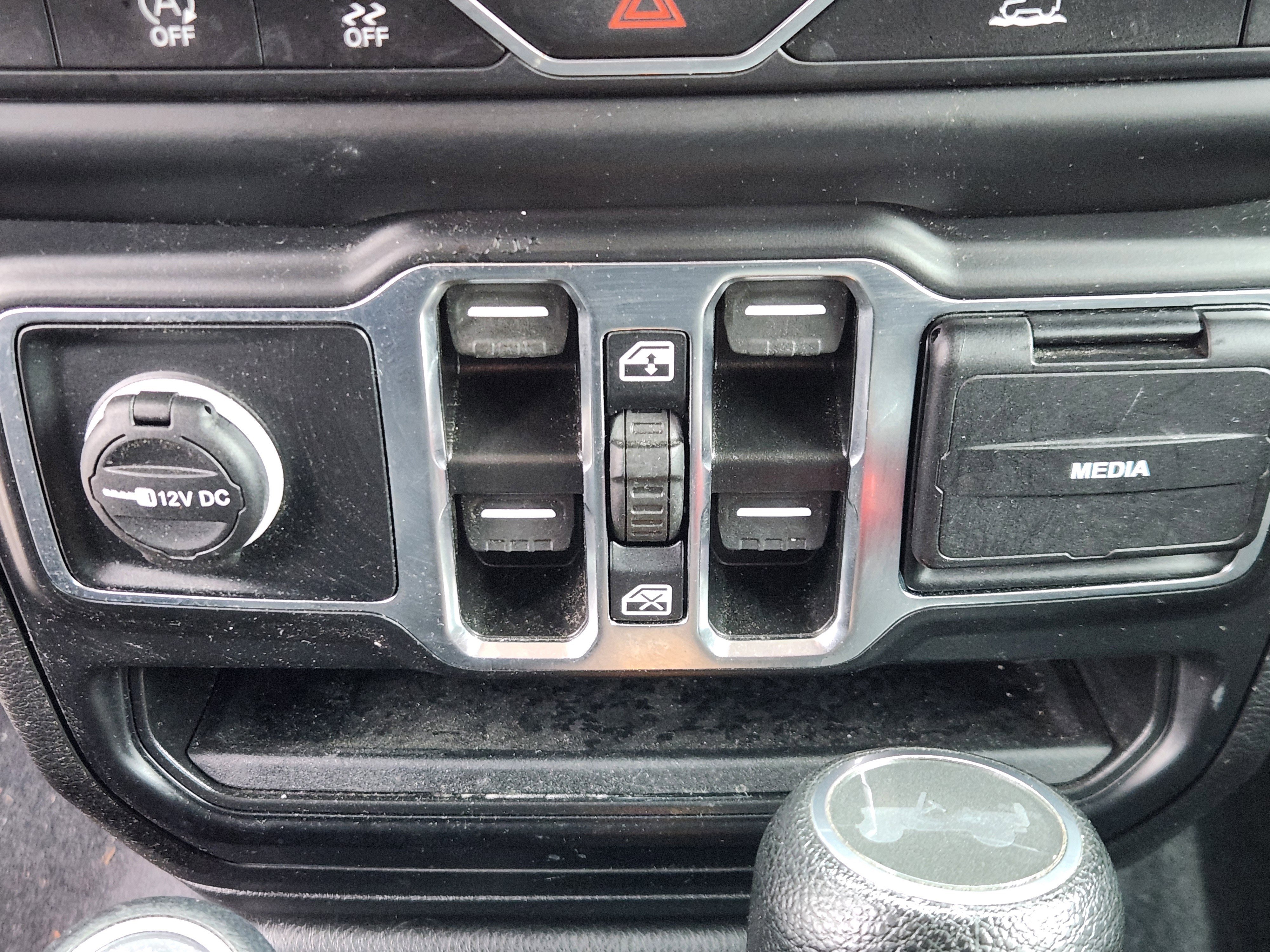 Used 2022 Jeep Wrangler Unlimited Sahara AWD/4WD image 22