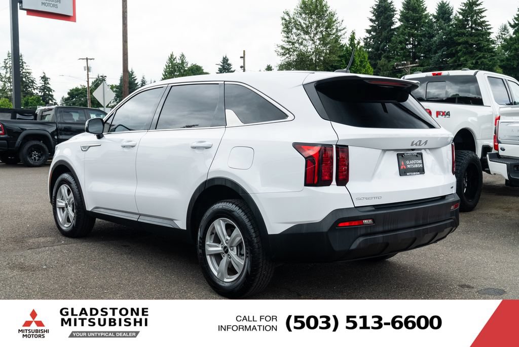 Used 2023 Kia Sorento LX AWD/4WD image 5