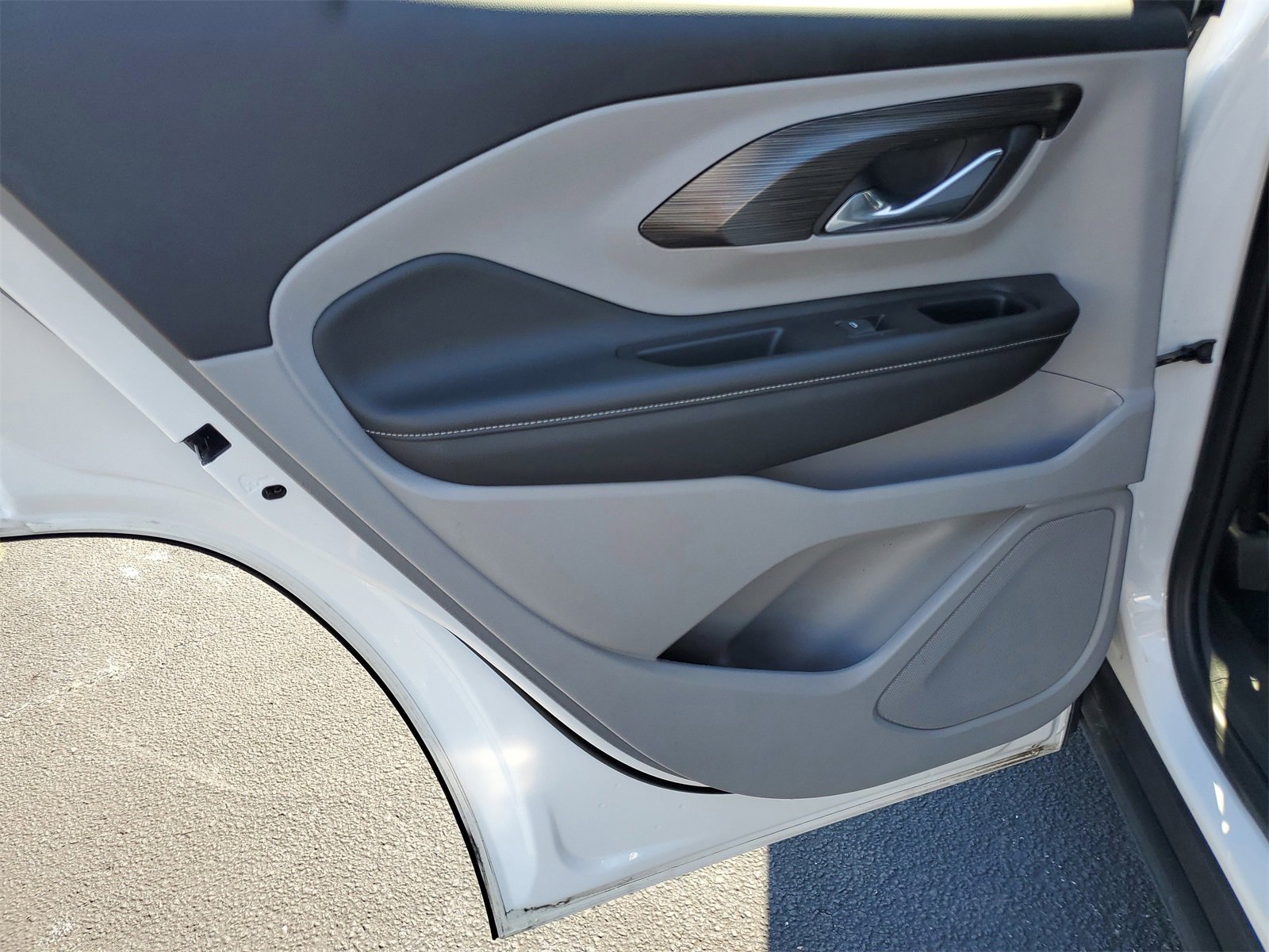 Used 2024 GMC Terrain SLE image 23