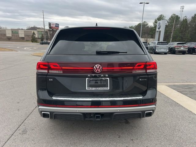Used 2025 Volkswagen Atlas Peak Edition SE image 4