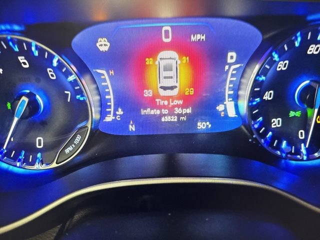 Used 2023 Chrysler Pacifica Touring-L FWD image 5
