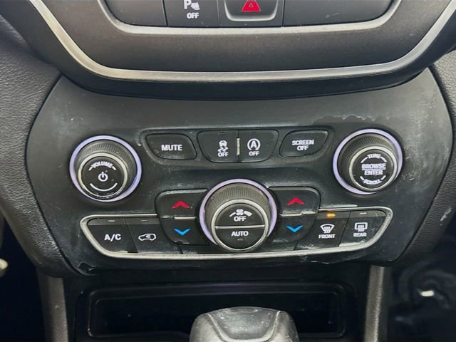 Used 2019 Jeep Cherokee Trailhawk image 15