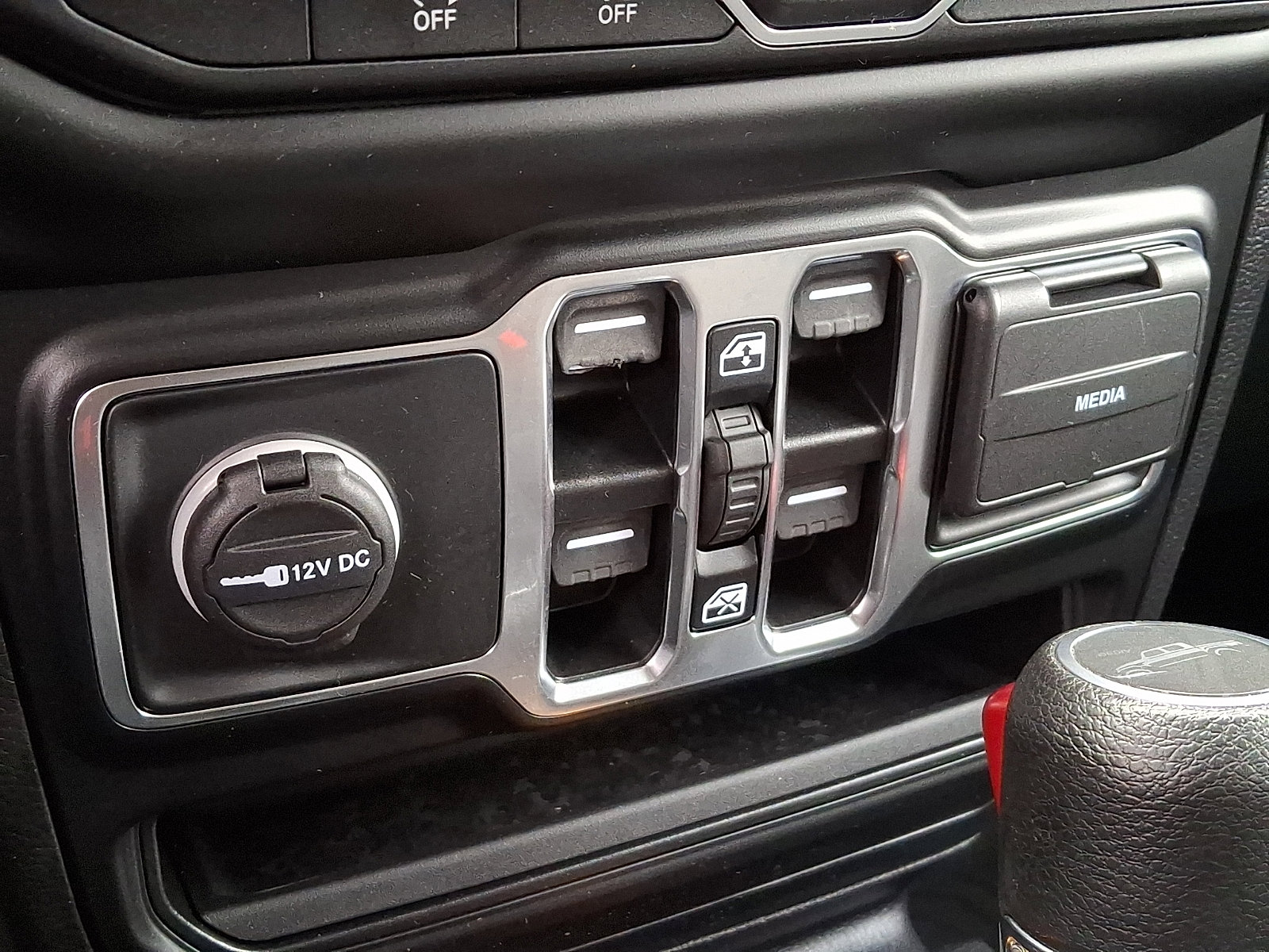 Used 2022 Jeep Gladiator Sport image 28