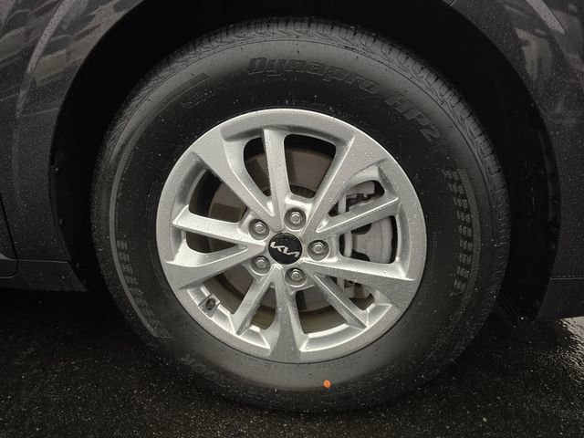 Certified 2022 Kia Carnival LX image 11