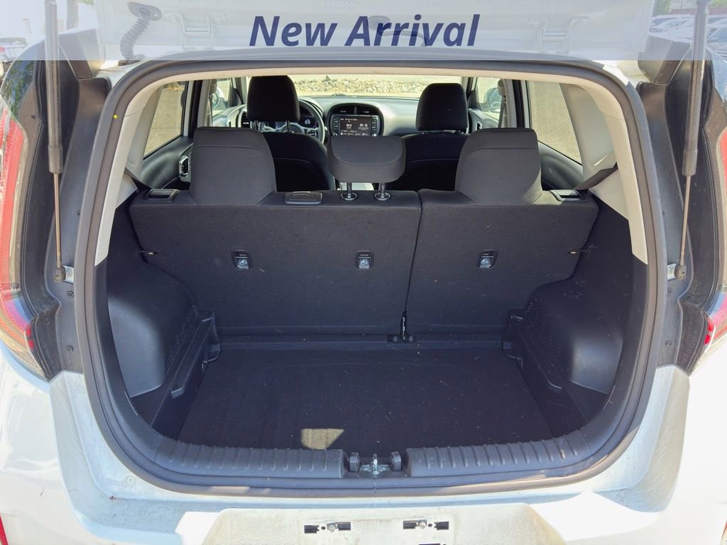 Used 2025 Kia Soul LX w/ LX Technology Package FWD image 6