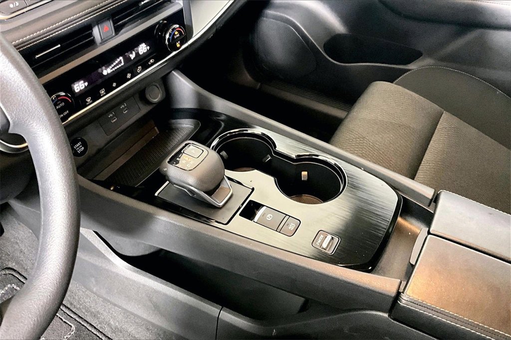 Used 2024 Nissan Rogue SV image 13