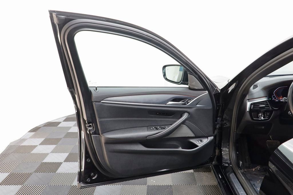 Certified 2023 BMW 530i xDrive w/ Premium Package image 5