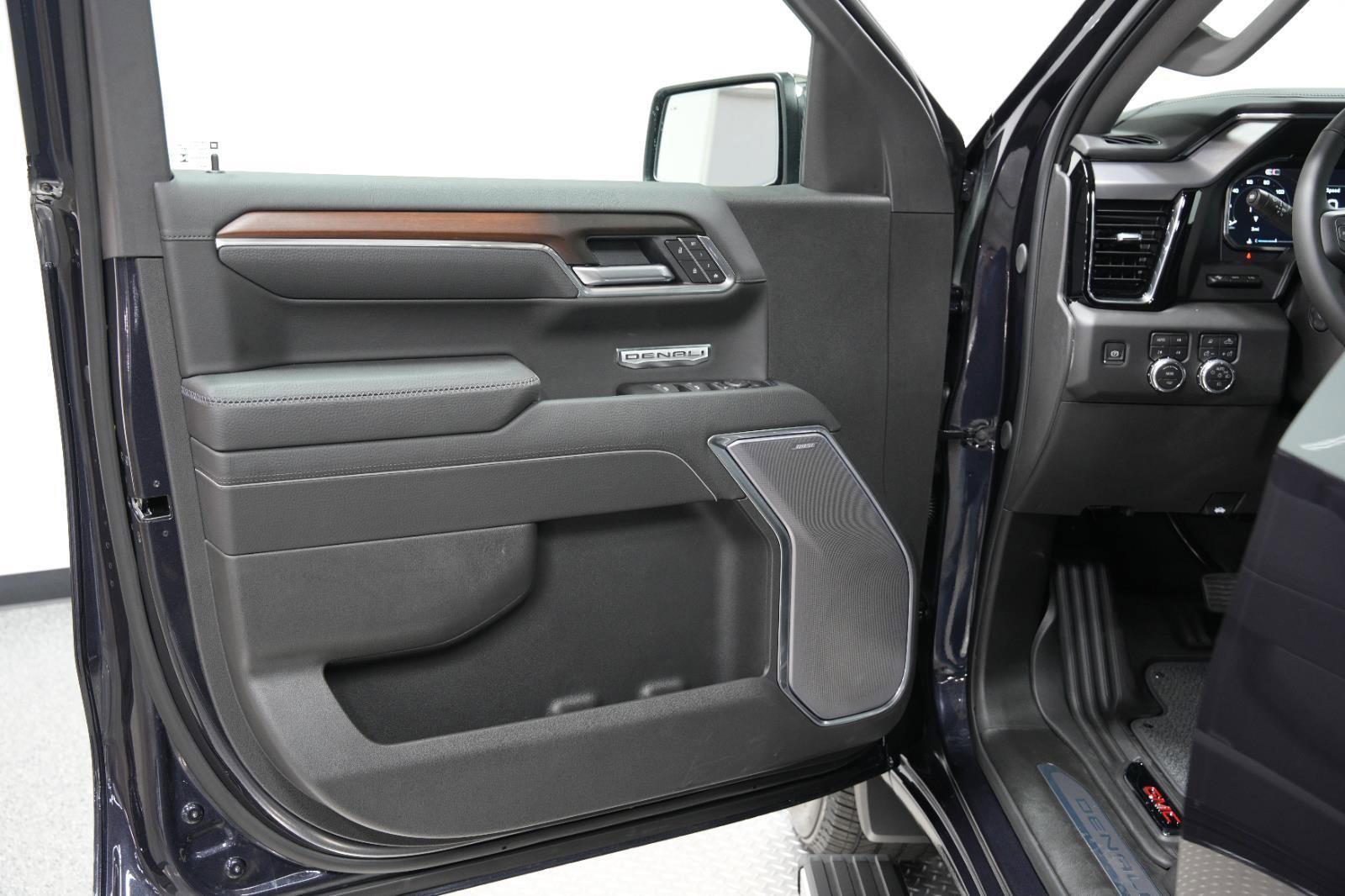 New 2026 GMC Sierra 1500 Denali w/ Denali Reserve Package image 25