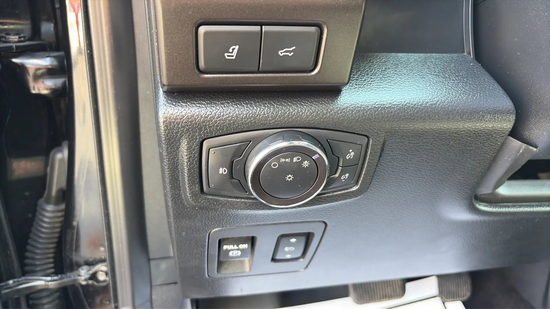 Used 2018 Ford Expedition Limited image 13