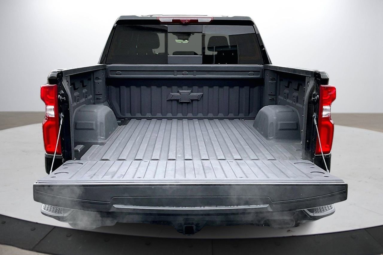 Used 2025 Chevrolet Silverado 1500 High Country w/ Midnight Edition image 26