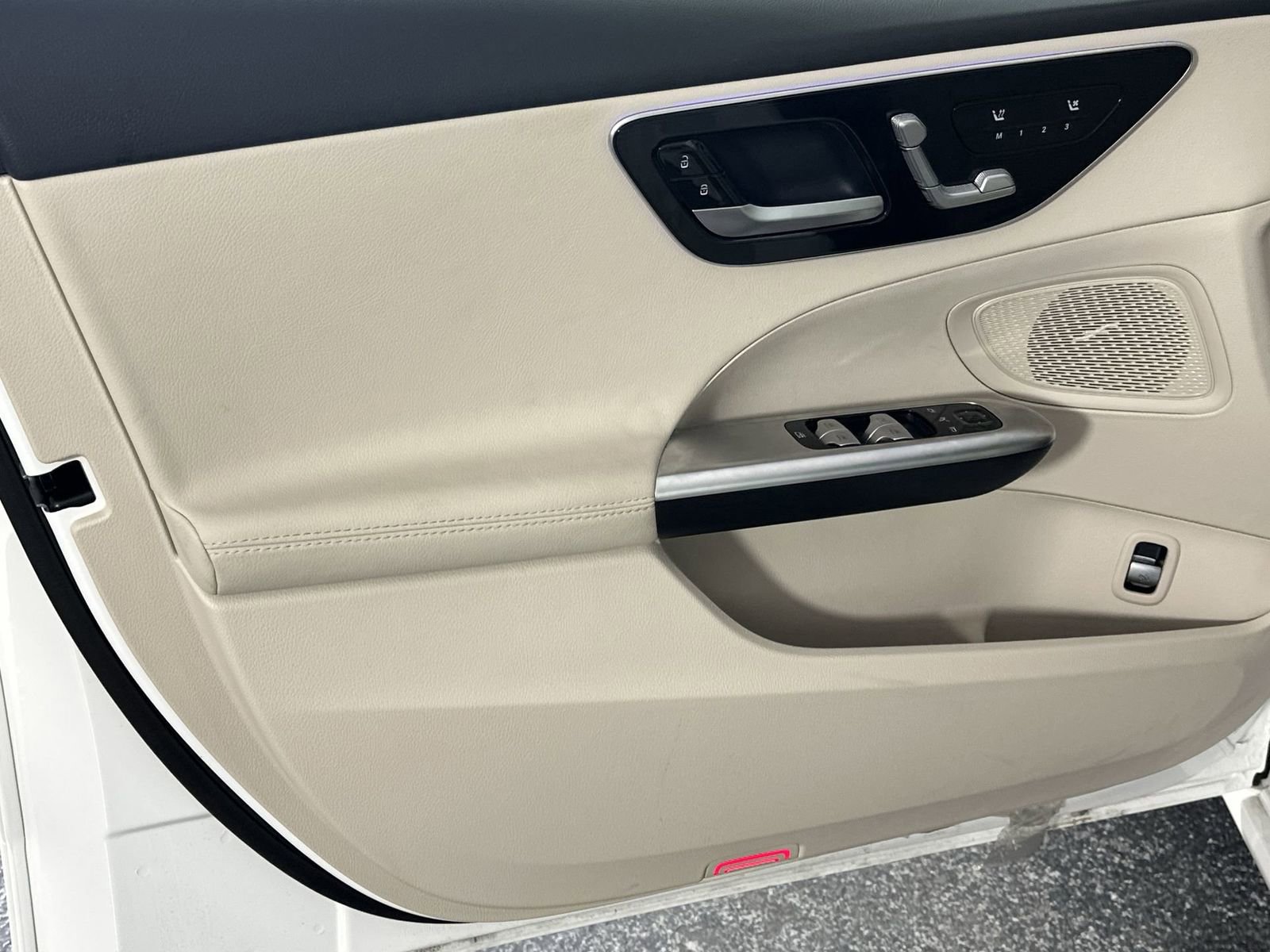 Used 2025 Mercedes-Benz C 300 Sedan image 32