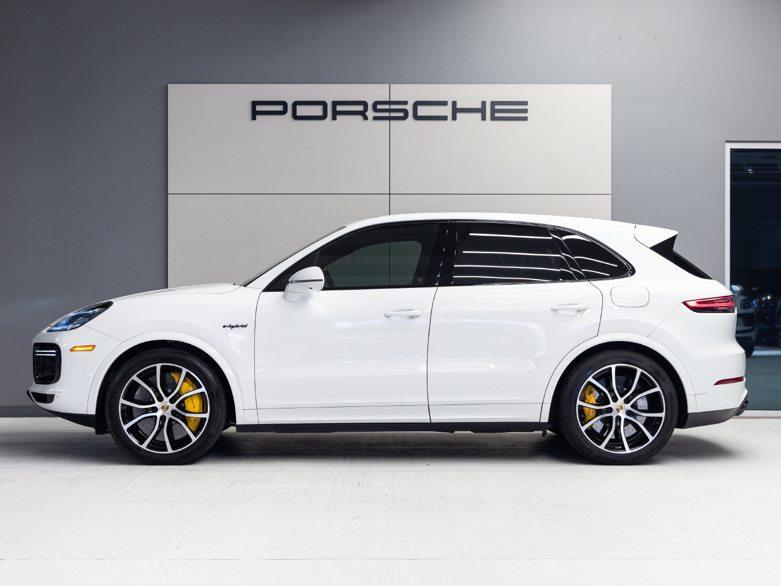 Certified 2020 Porsche Cayenne Turbo S AWD/4WD image 2