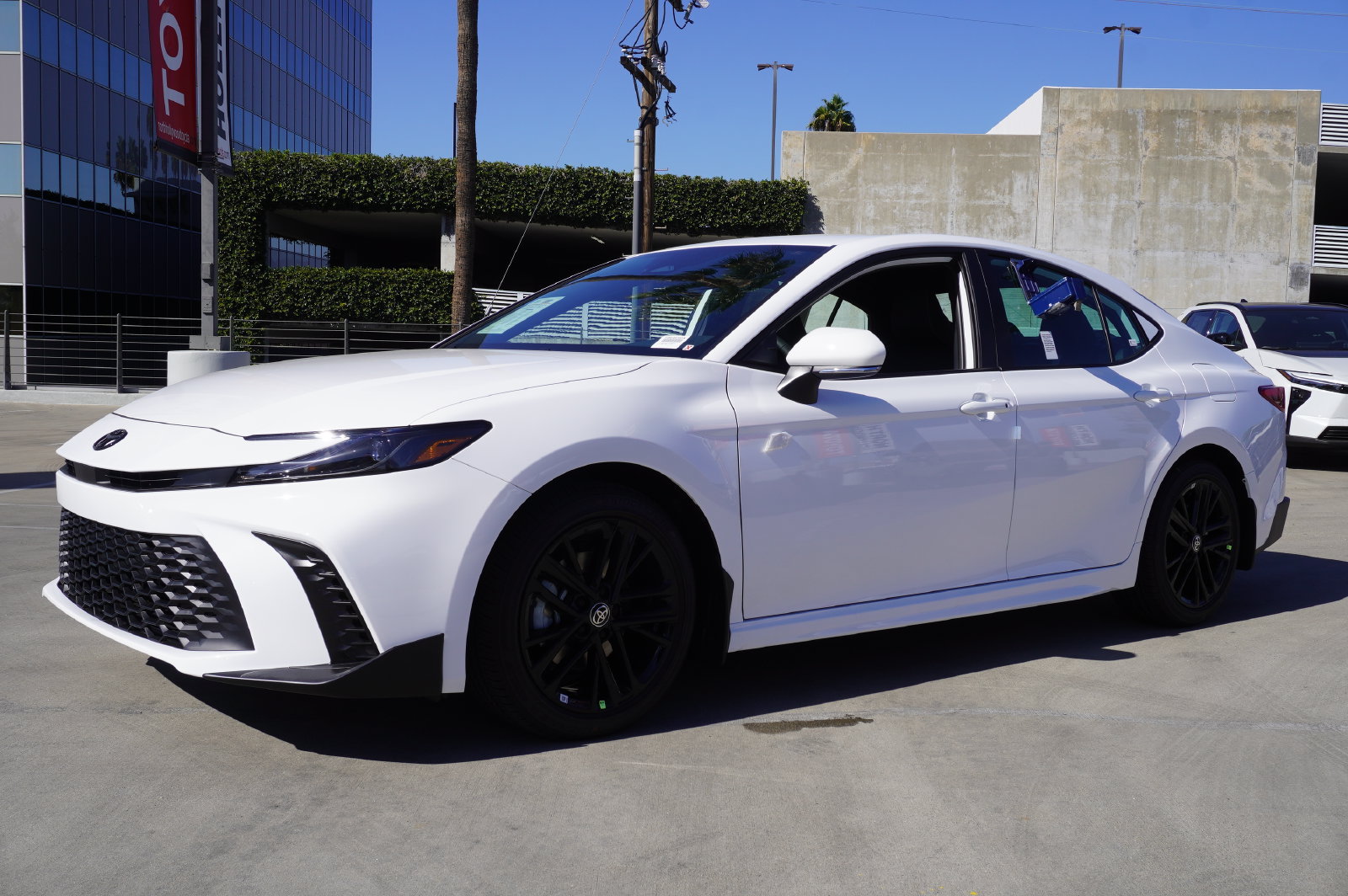 Used 2026 Toyota Camry SE w/ Multimedia Upgrade Package FWD image 4