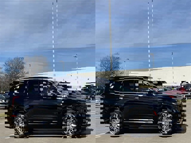 Used 2023 Cadillac XT6 Premium Luxury w/ Technology Package image 3