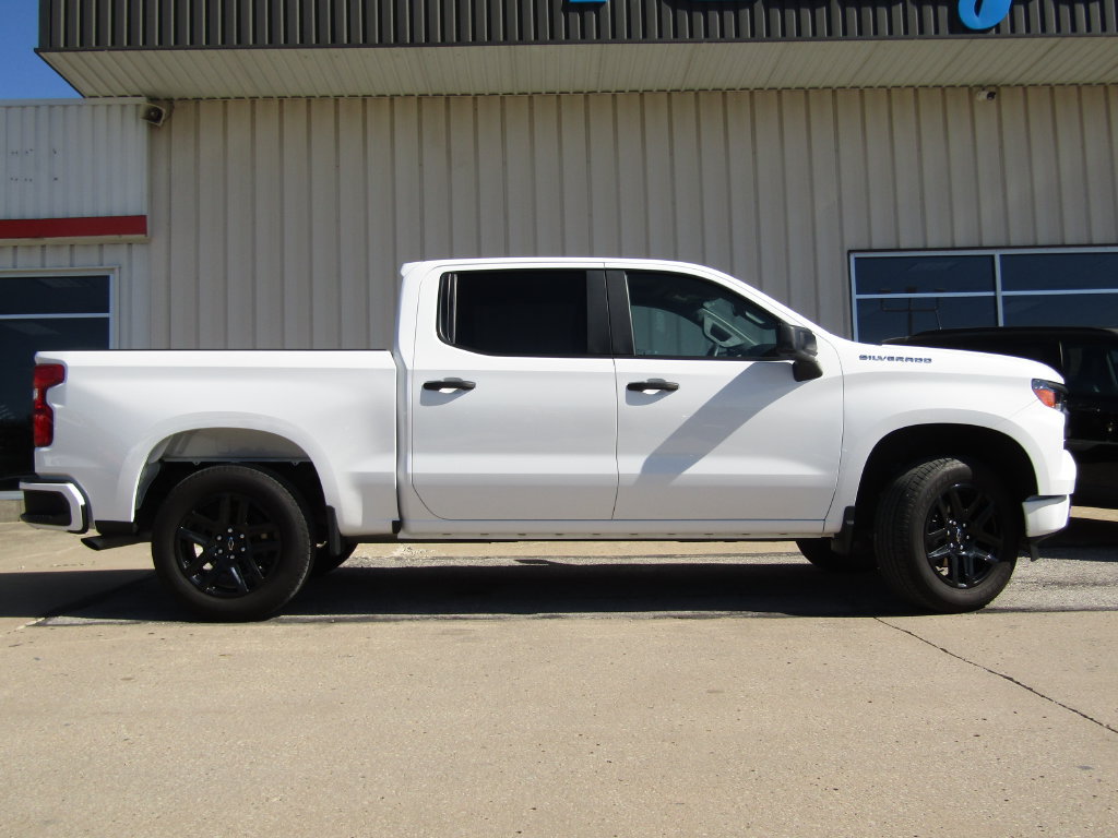 Used 2024 Chevrolet Silverado 1500 Custom AWD/4WD image 2
