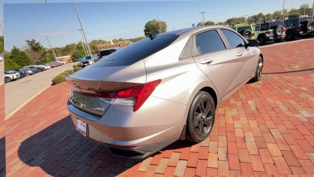 Used 2023 Hyundai Elantra Blue FWD image 9