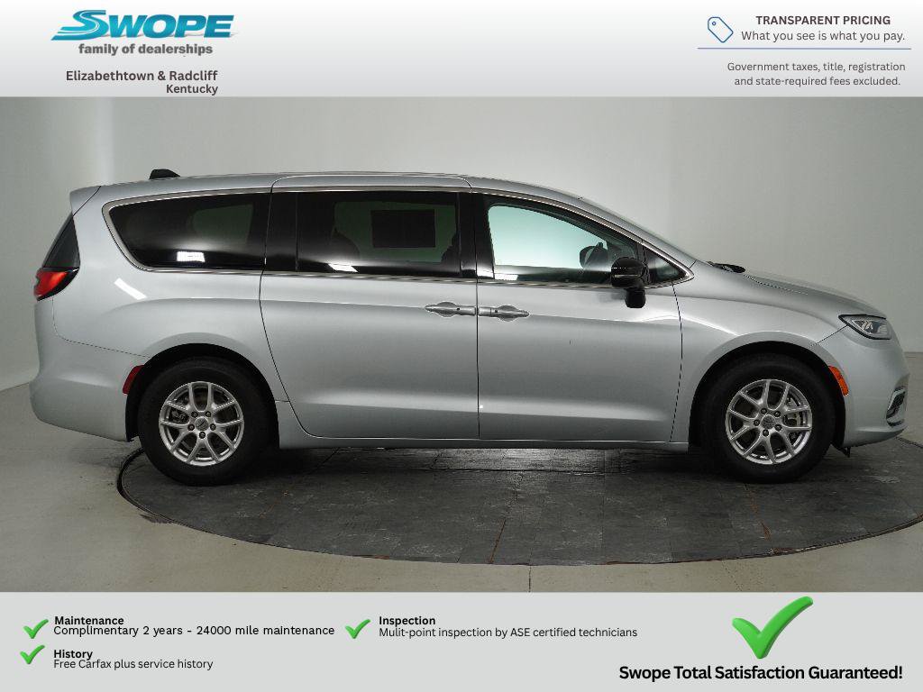 Used 2024 Chrysler Pacifica Touring-L FWD image 2