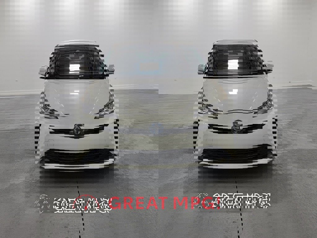 Used 2020 Toyota Prius LE image 3