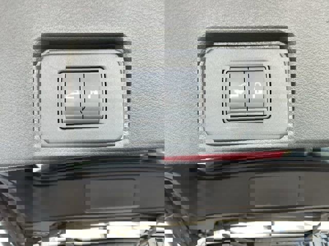 Used 2025 Nissan Rogue SV image 8