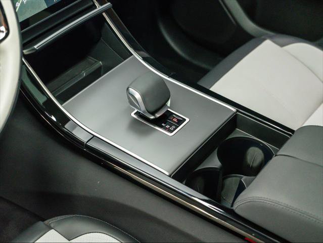 Used 2026 Land Rover Range Rover Velar S AWD/4WD image 24