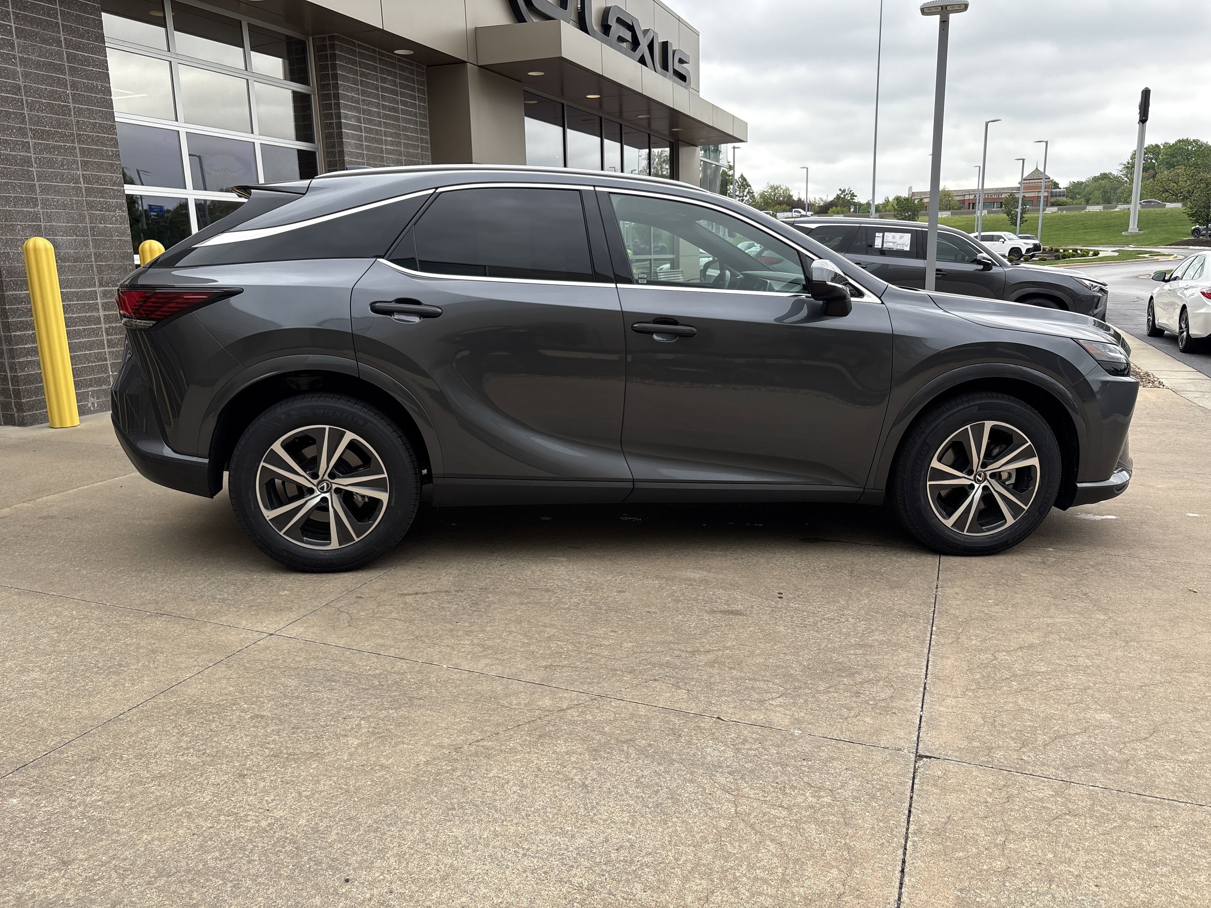 Used 2024 Lexus RX 350h w/ Cold Area Package AWD/4WD image 19