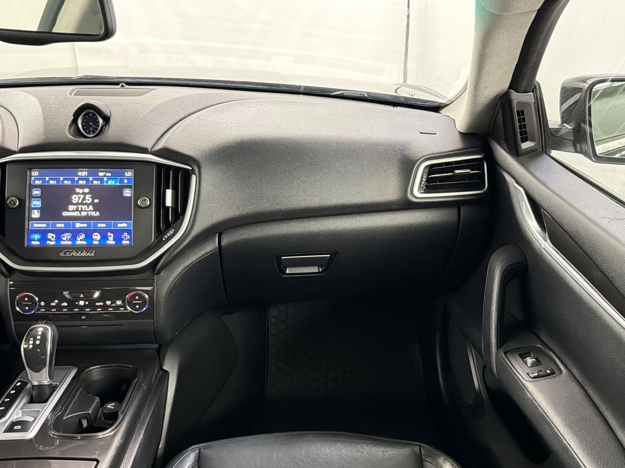 Used 2015 Maserati Ghibli image 29