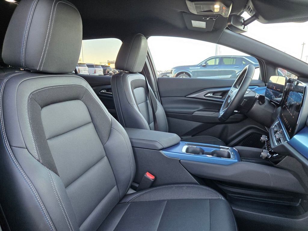 Used 2025 Chevrolet Equinox EV LT w/ Convenience Package image 28