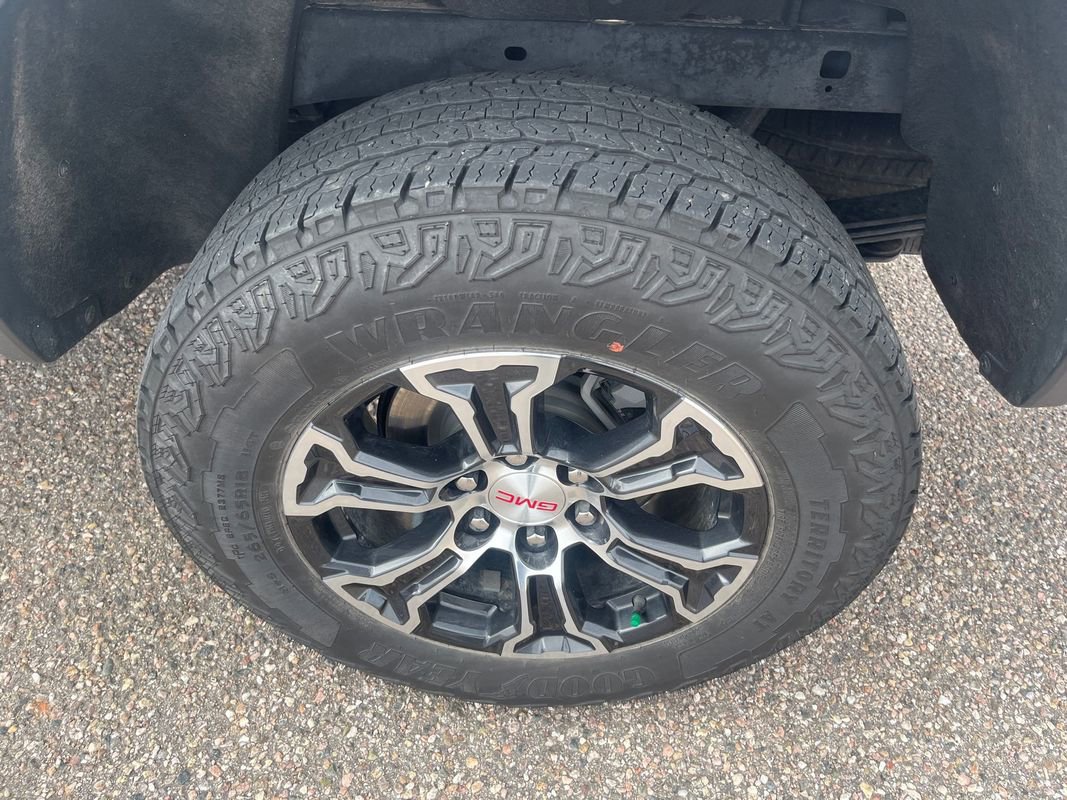 Used 2024 GMC Canyon AT4 w/ Technology Package image 22