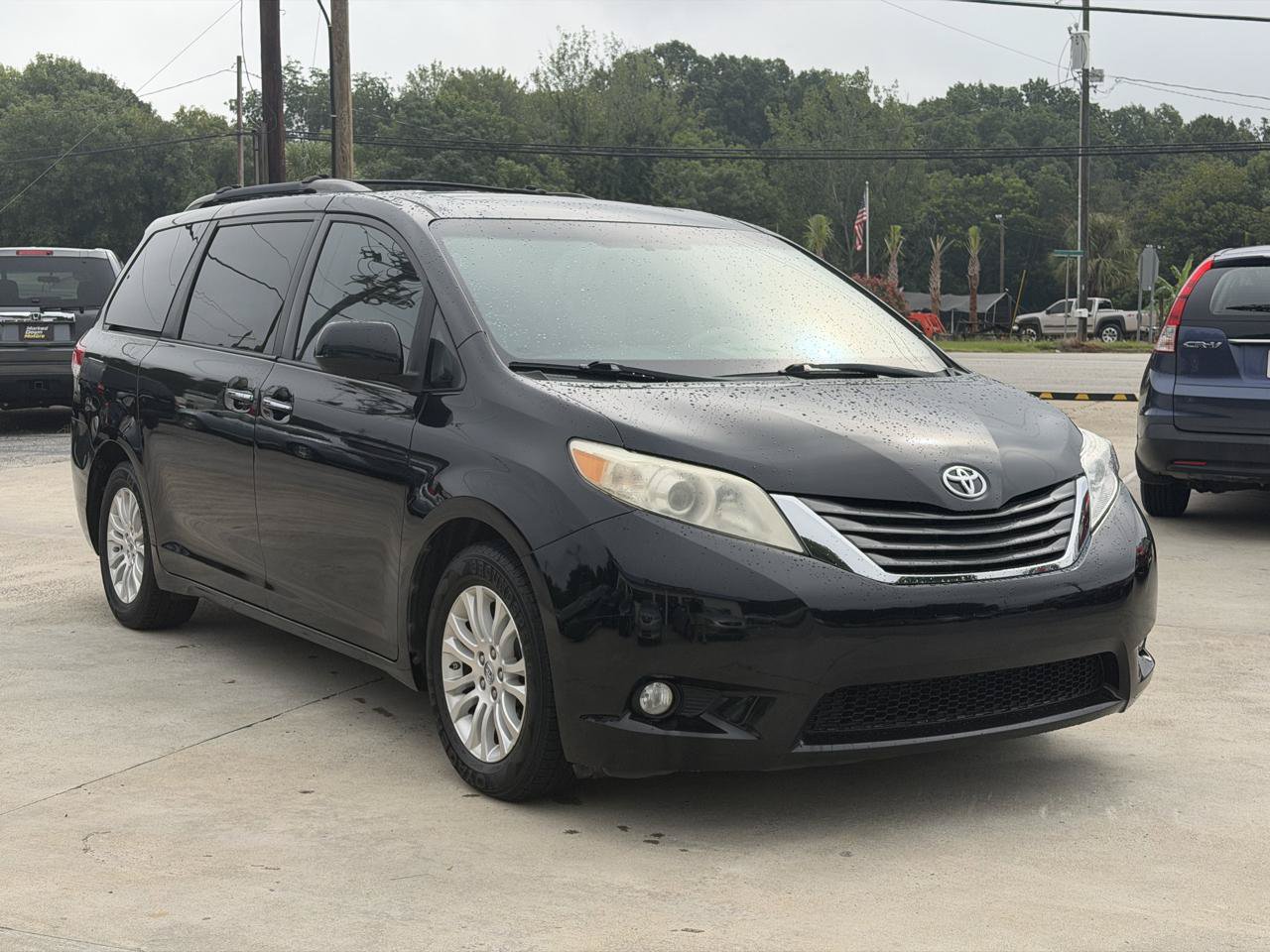 Used 2011 Toyota Sienna XLE w/ Premium Pkg FWD image 1