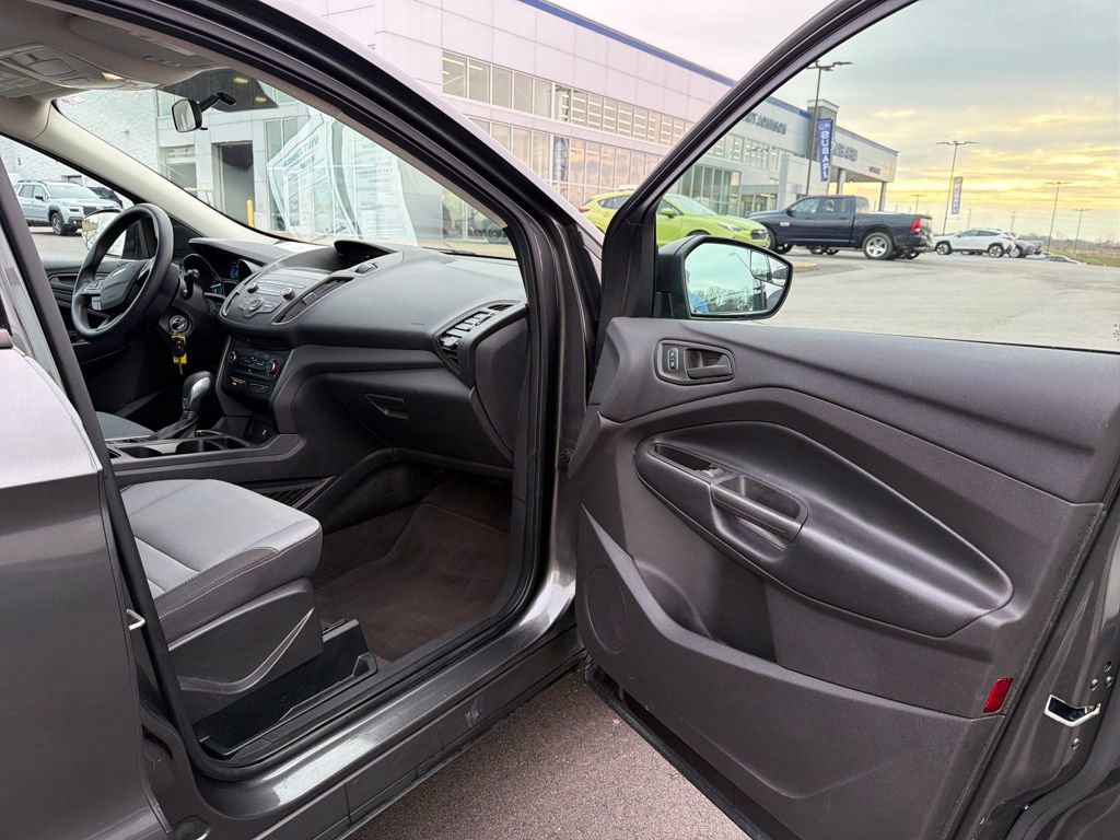 Used 2019 Ford Escape S image 21