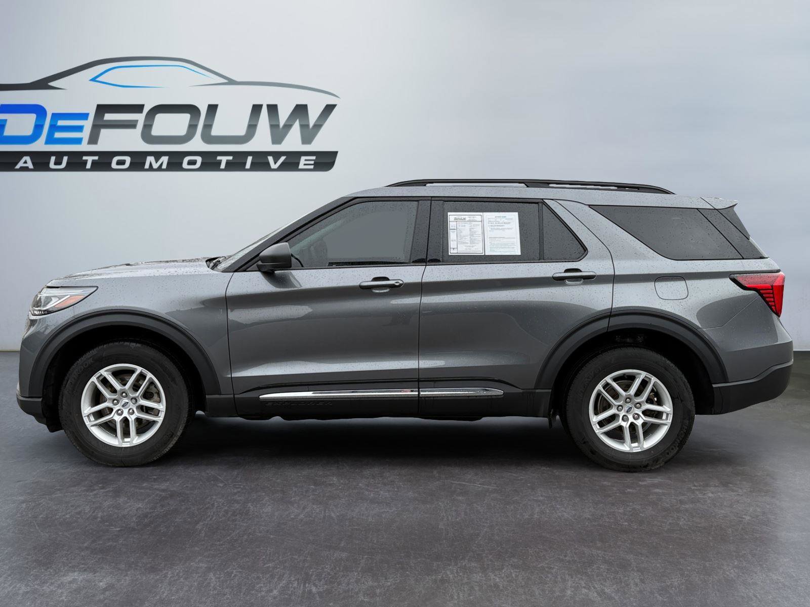Used 2025 Ford Explorer Active AWD/4WD image 6