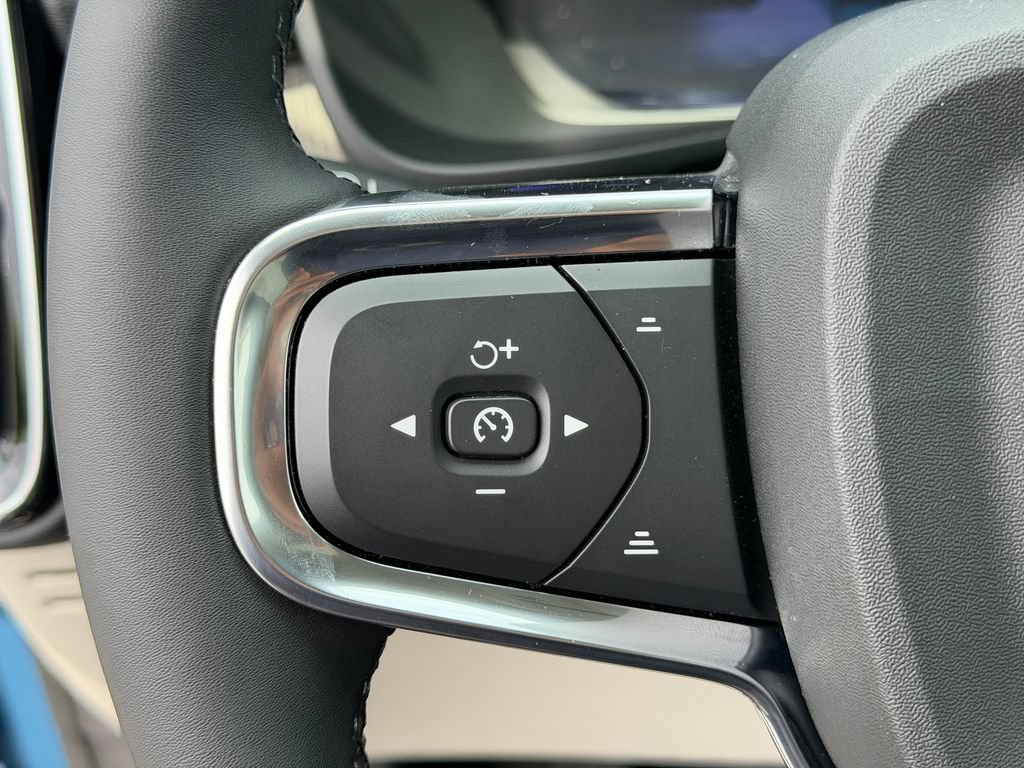 Certified 2024 Volvo XC40 B5 Plus w/ Protection Package Premier AWD/4WD image 28