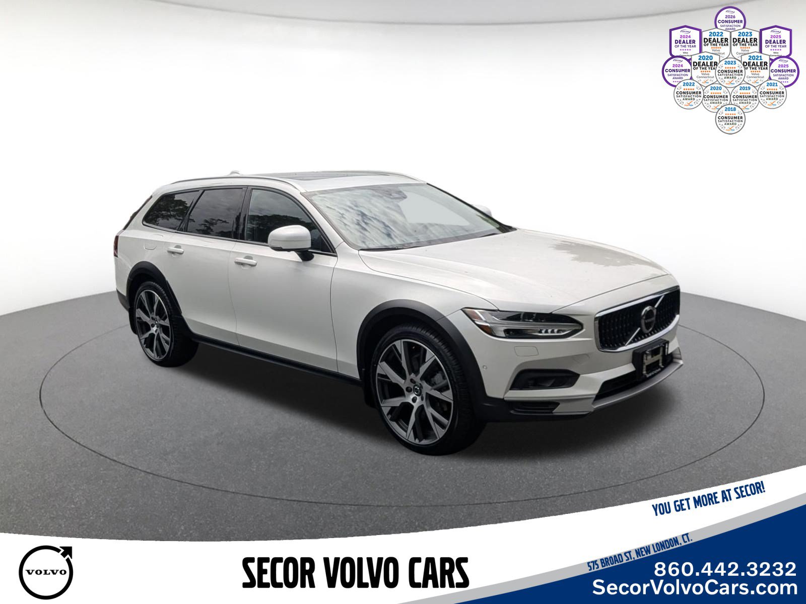 Used 2025 Volvo V90 B6 Cross Country Ultra AWD/4WD image 3