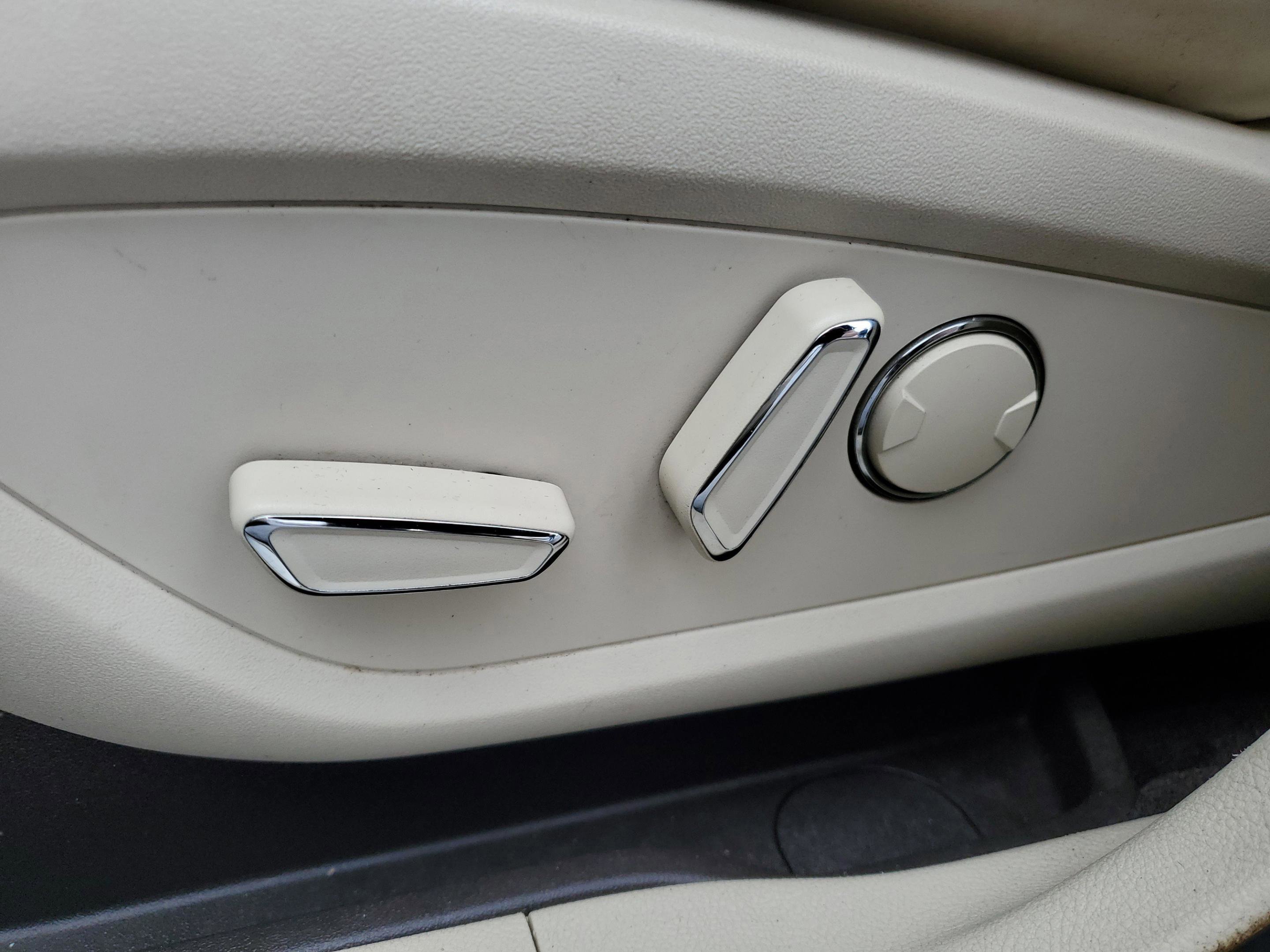 Used 2016 Lincoln MKC Reserve w/ Lincoln MKC Climate Package image 19