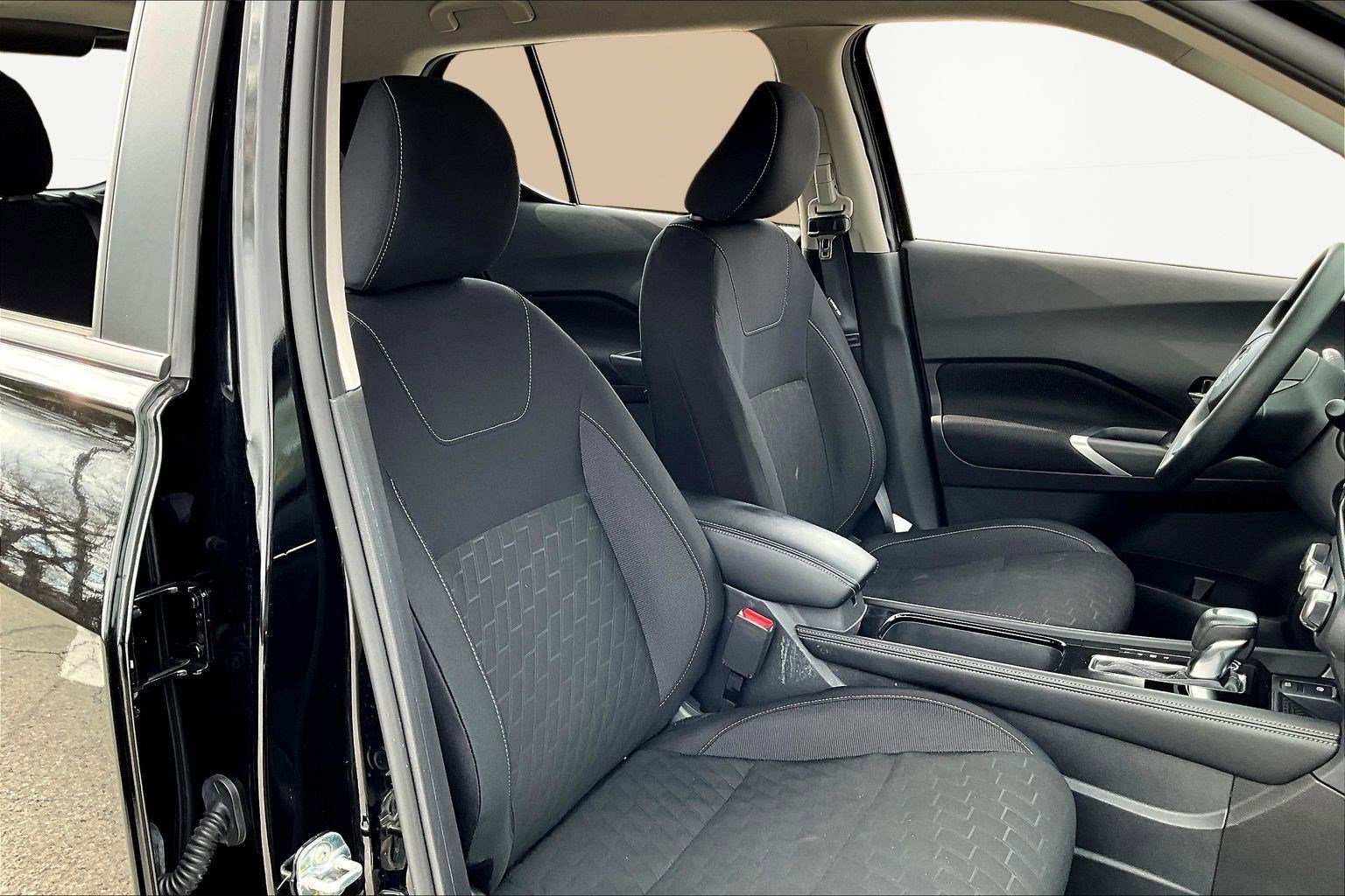 Used 2024 Nissan Kicks SV image 29