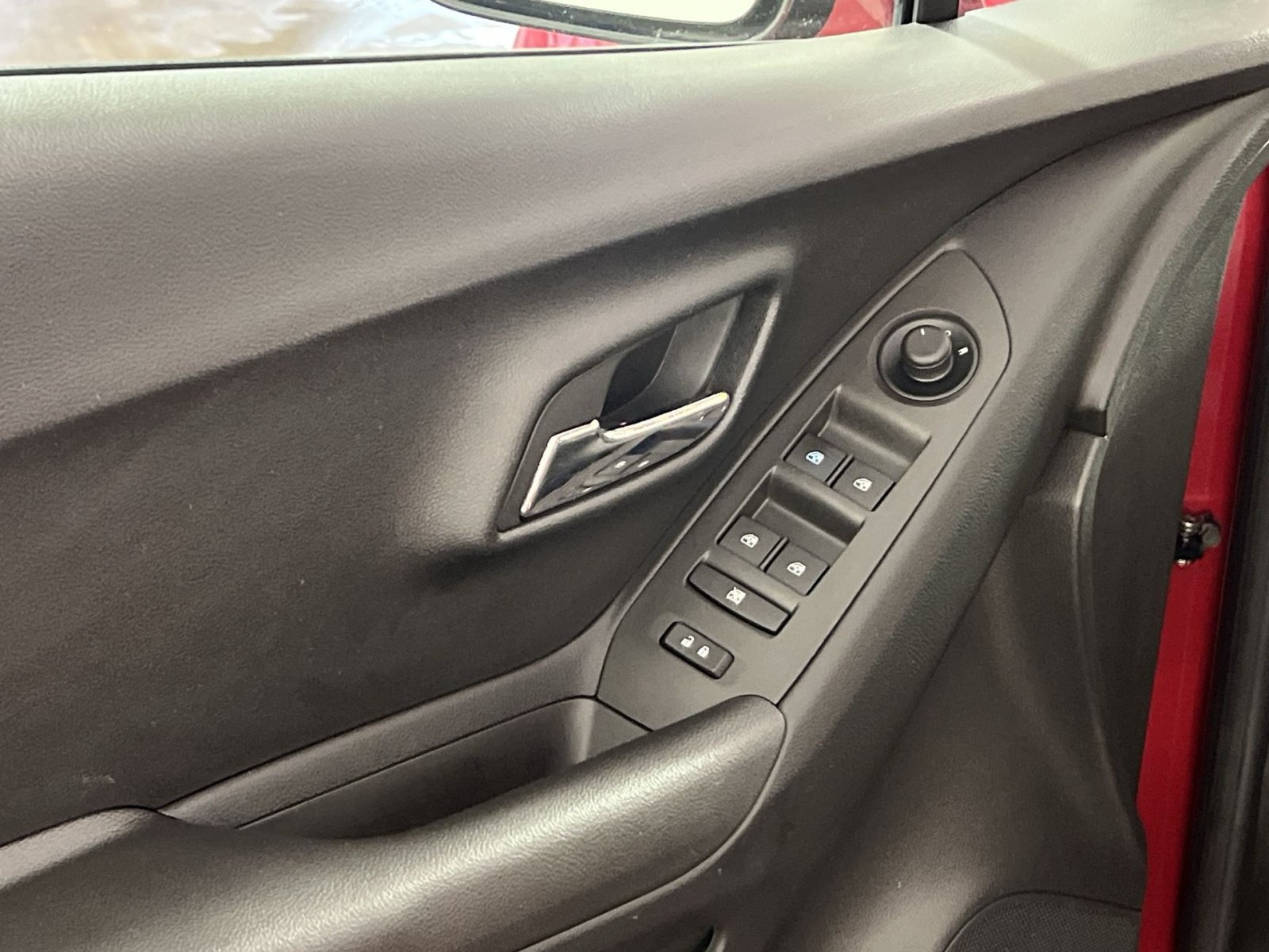 Used 2015 Chevrolet Trax LT FWD image 16