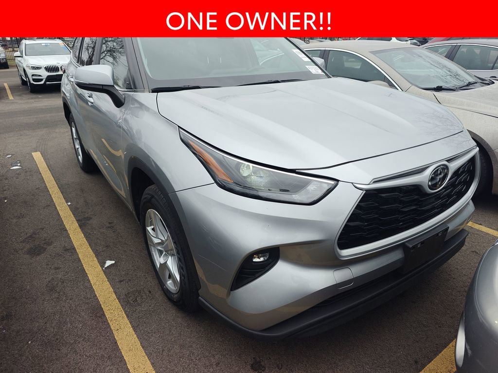Used 2024 Toyota Highlander LE image 3