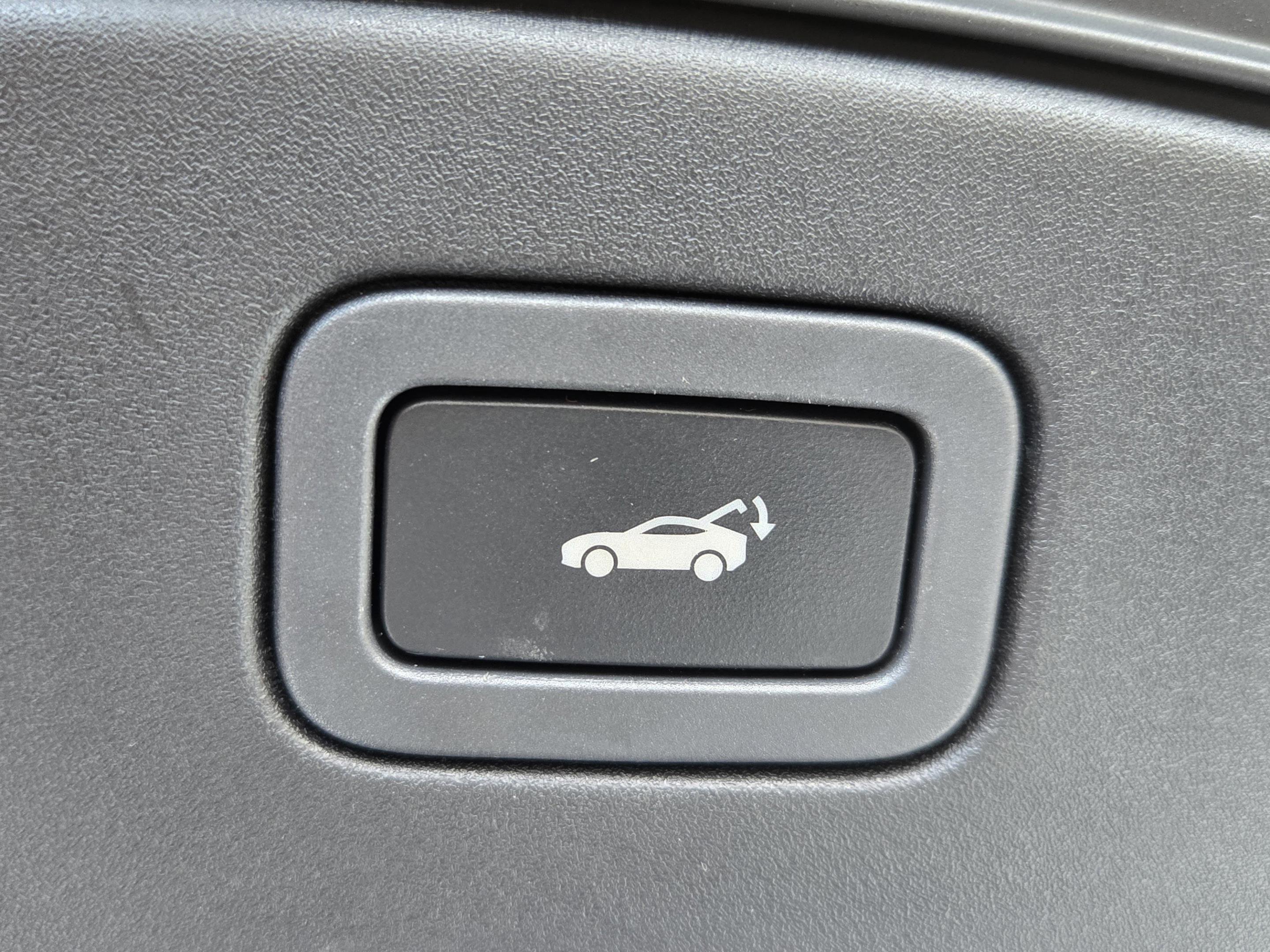 Used 2016 Jaguar F-TYPE S image 17