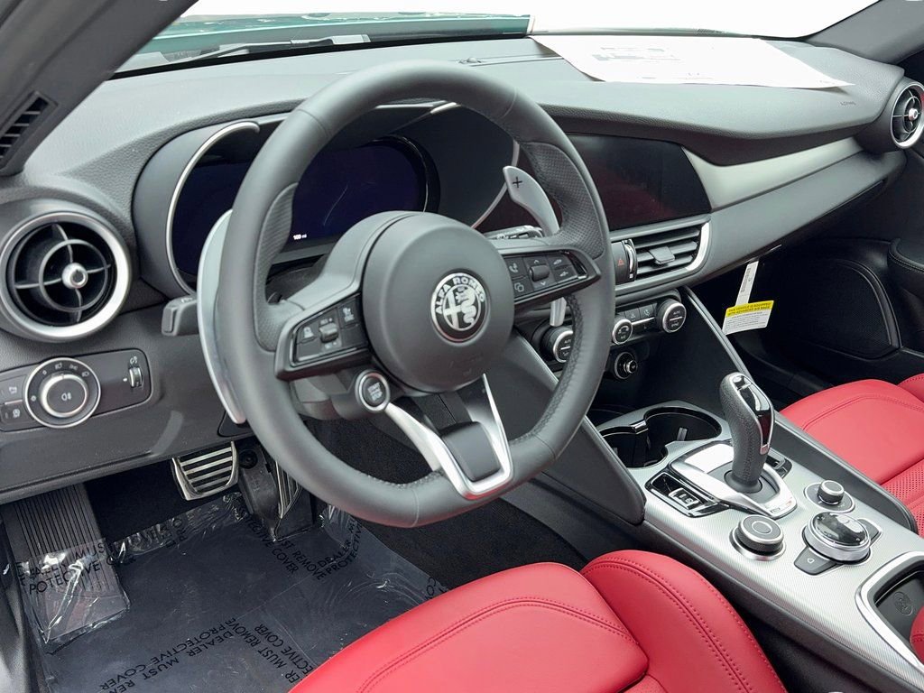 New 2025 Alfa Romeo Giulia Base image 13