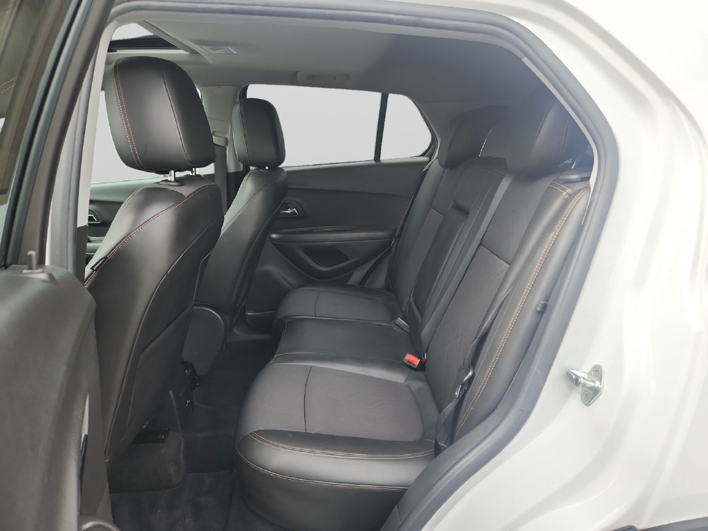 Used 2020 Chevrolet Trax LT w/ Sun & Sound Package AWD/4WD image 16