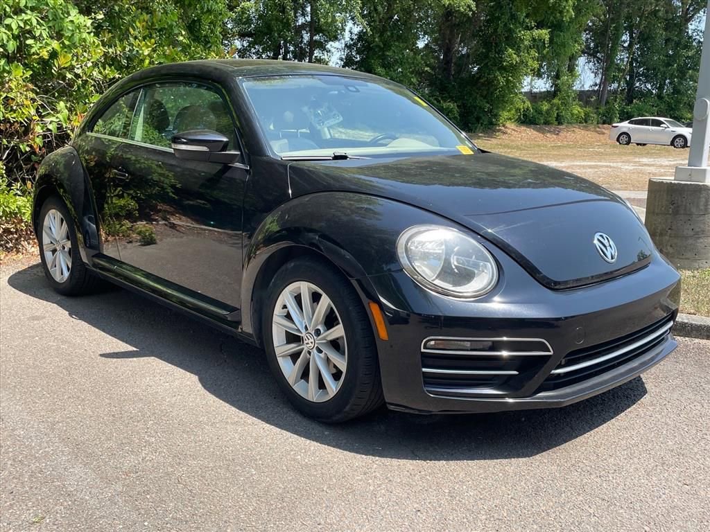Used 2018 Volkswagen Beetle 2.0T SE FWD image 1