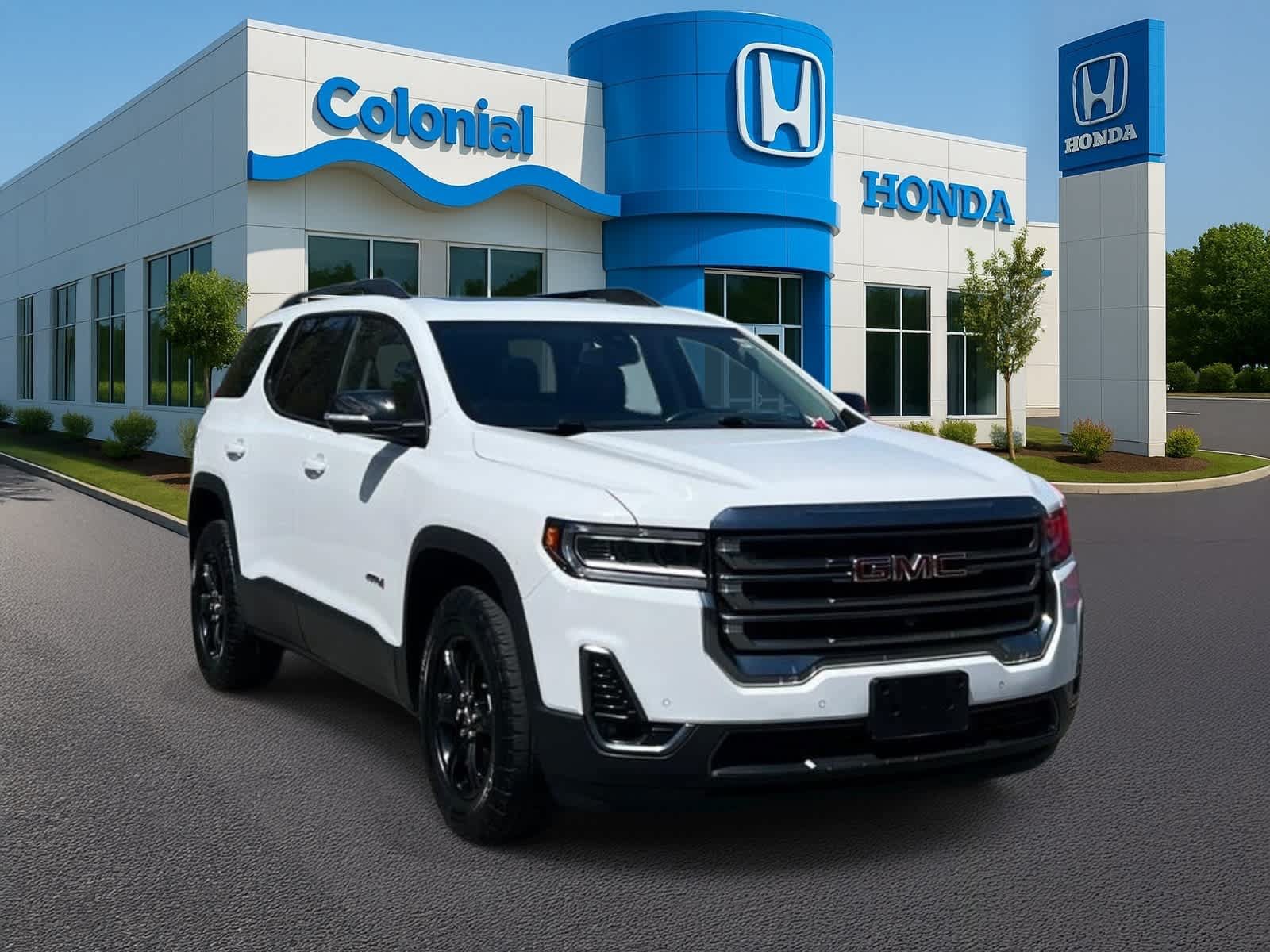 Used 2022 GMC Acadia AT4 w/ Technology Package AWD/4WD image 9