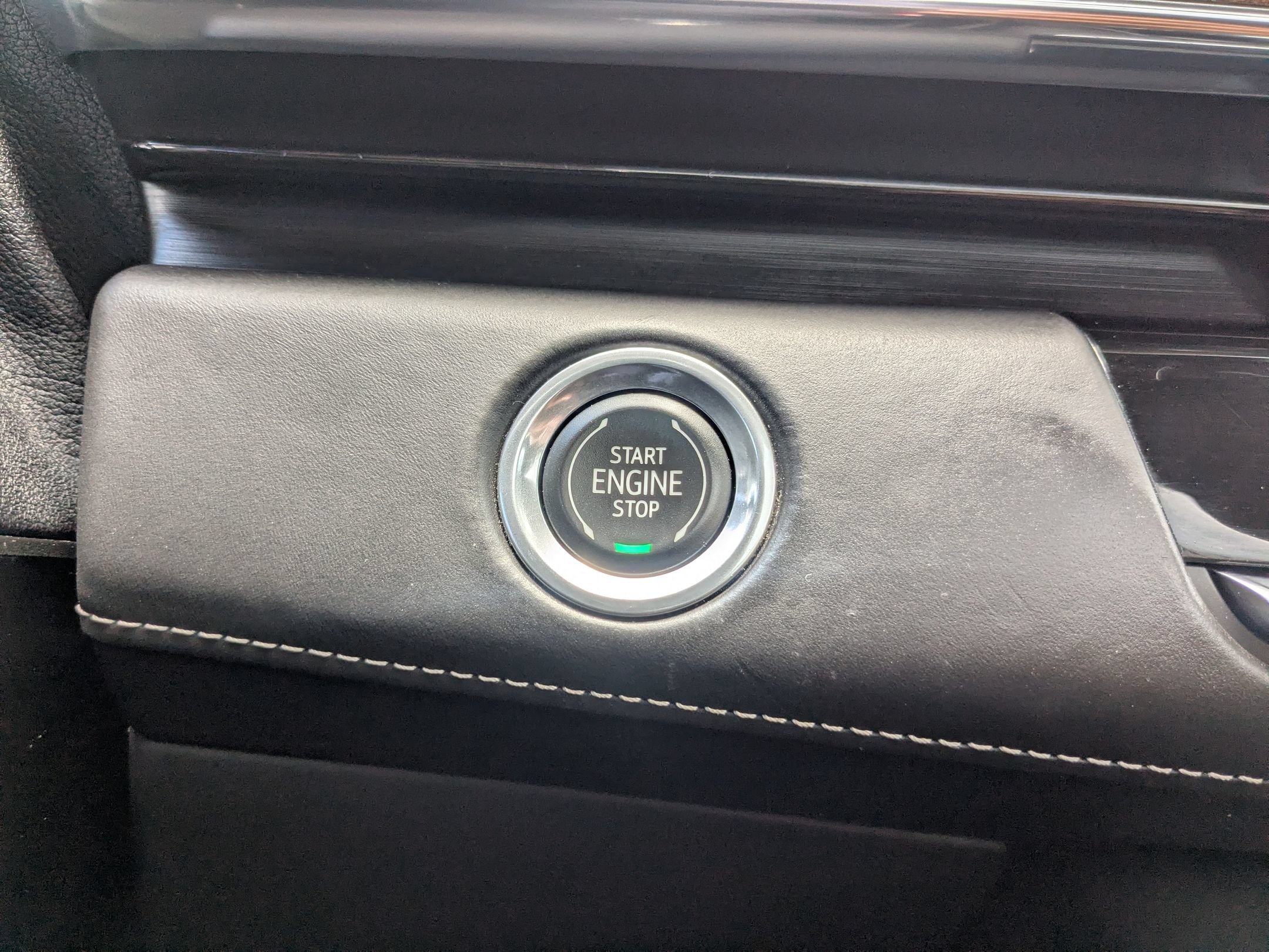 Used 2022 Cadillac Escalade Premium Luxury Platinum w/ Heavy-Duty Trailer Package AWD/4WD image 20