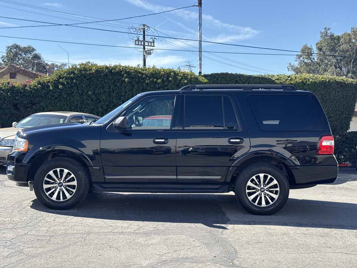 Used 2017 Ford Expedition XLT image 6