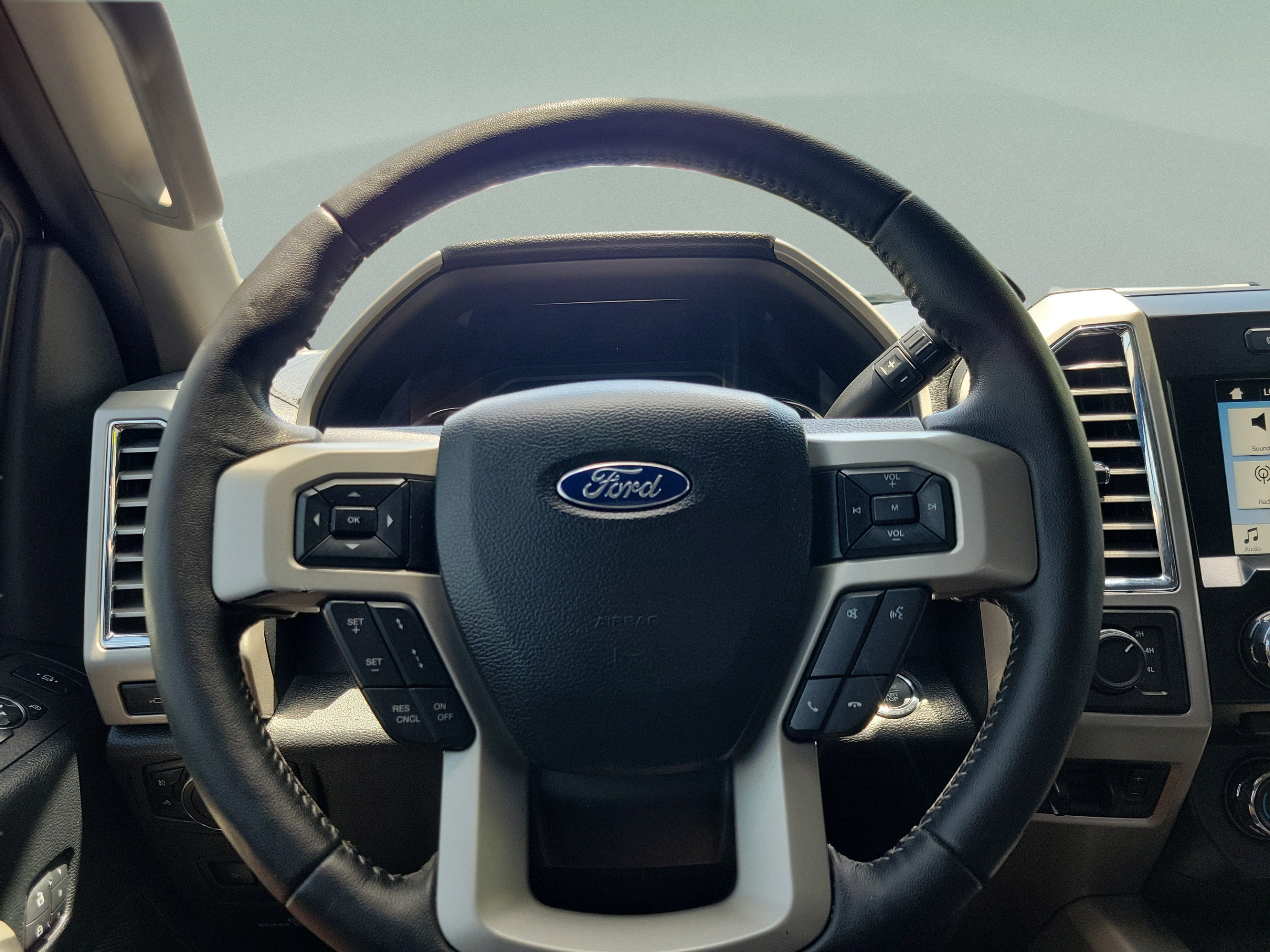 Used 2017 Ford F250 Lariat w/ Lariat Ultimate Package AWD/4WD image 20
