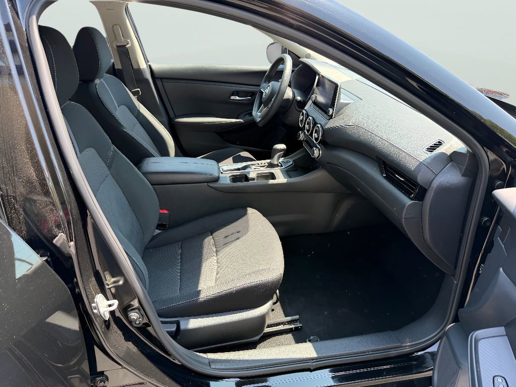 Used 2025 Nissan Sentra SV FWD image 17