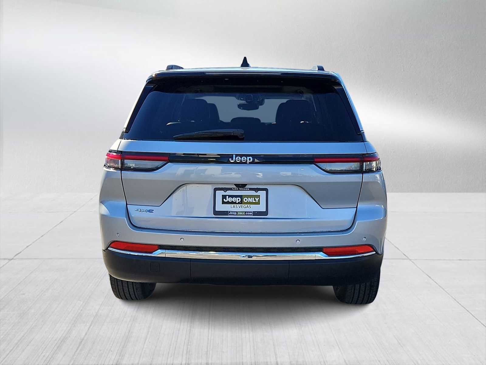 Used 2023 Jeep Grand Cherokee 4WD 4xe image 7